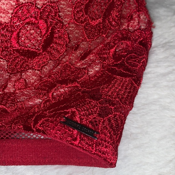 34D Victoria’s Secret The miracle red balconet bra - Picture 3 of 4
